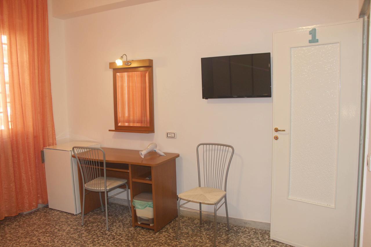 I Due Baroni - Fronte Campus Bed & Breakfast Bari Dış mekan fotoğraf